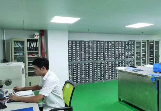 研(yan)髮中(zhong)心