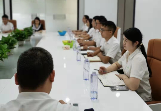 會(hui)議場(chang)景